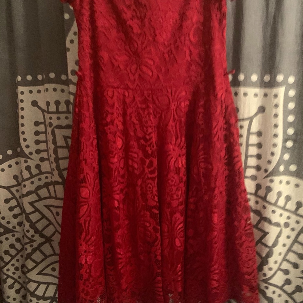 Red lace off the shoulder dress - Picture 3 of 5